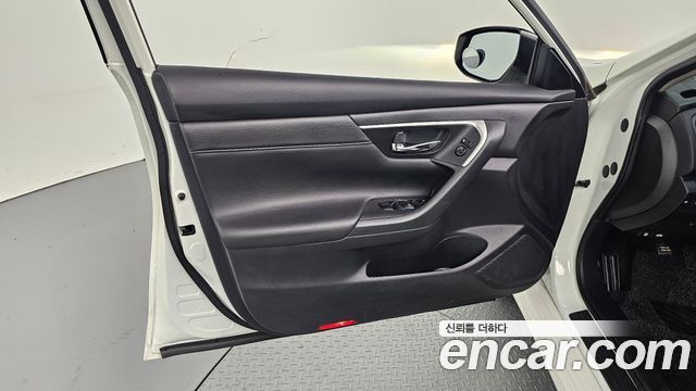 Nissan Altima 2017 — photo 14