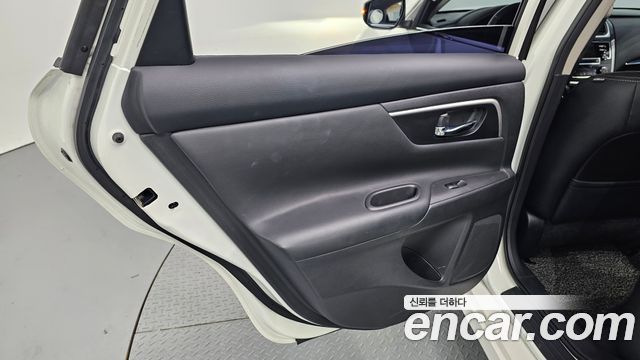 Nissan Altima 2017 — photo 15