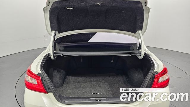 Nissan Altima 2017 — photo 27