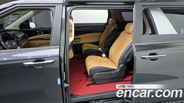 Kia Canival 2021 — photo 11