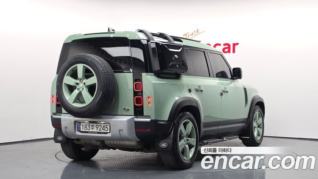 Land Rover Defender 2023 — photo 2