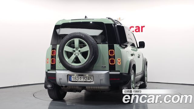 Land Rover Defender 2023 — photo 4