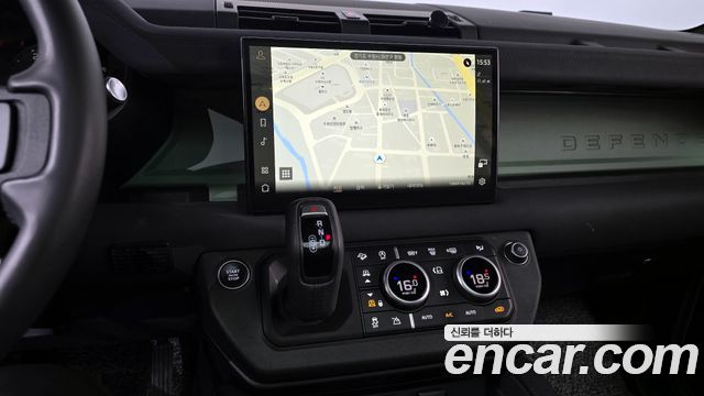 Land Rover Defender 2023 — photo 19