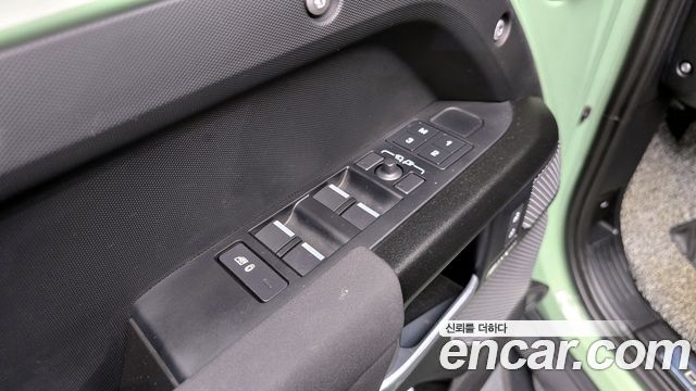 Land Rover Defender 2023 — photo 28