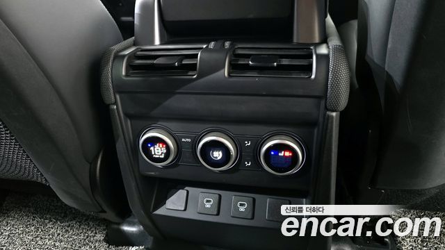 Land Rover Defender 2023 — photo 30