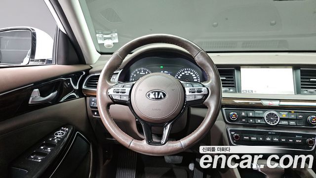 Kia K7 2018 — photo 18