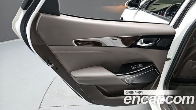 Kia K7 2018 — photo 15