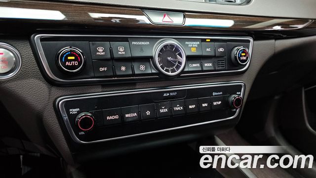 Kia K7 2018 — photo 28