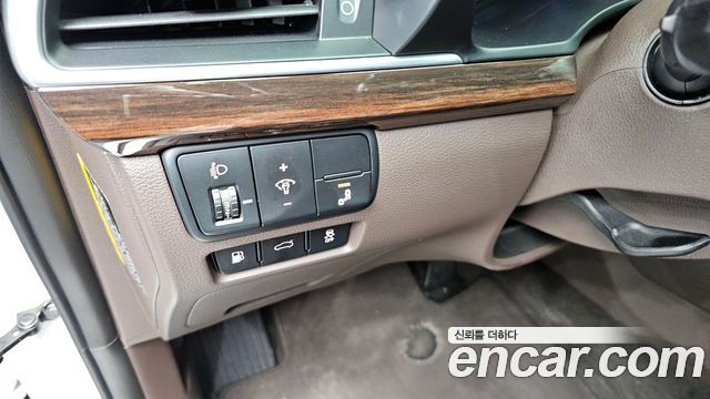 Kia K7 2018 — photo 30