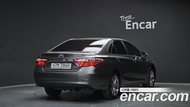 Toyota Camry 2017 — photo 2