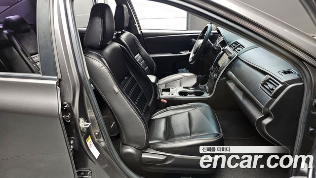 Toyota Camry 2017 — photo 10