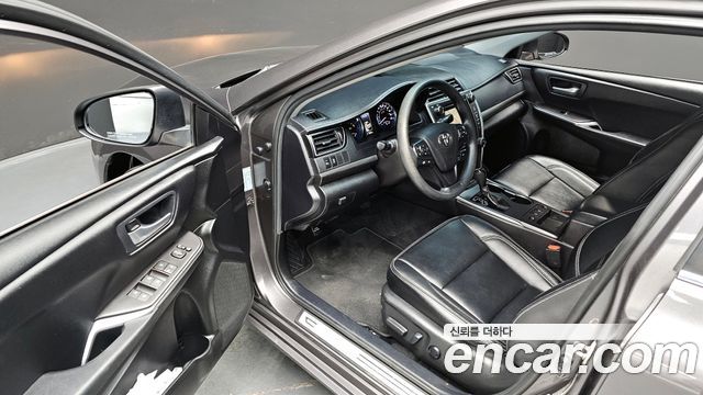 Toyota Camry 2017 — photo 11