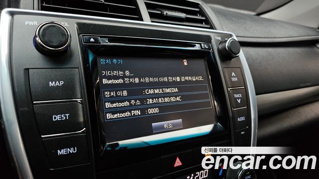 Toyota Camry 2017 — photo 16