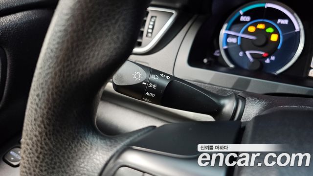 Toyota Camry 2017 — photo 17