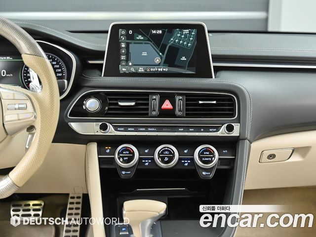 Genesis G70 2018 — photo 14