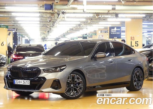 BMW 5-Series 2026 — photo 1