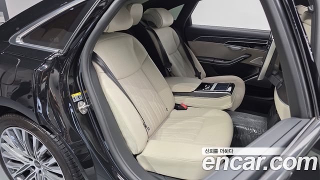 Audi A8 2023 — photo 11