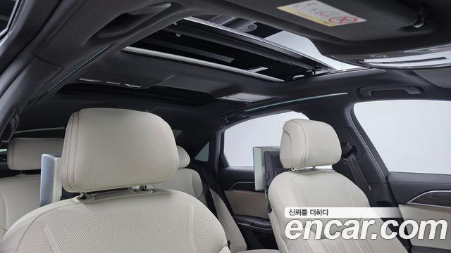 Audi A8 2023 — photo 13