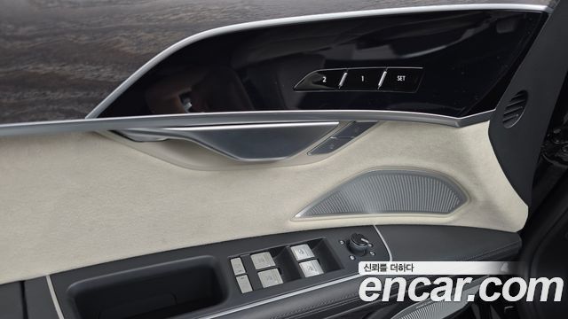 Audi A8 2023 — photo 14
