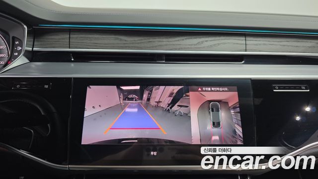 Audi A8 2023 — photo 16