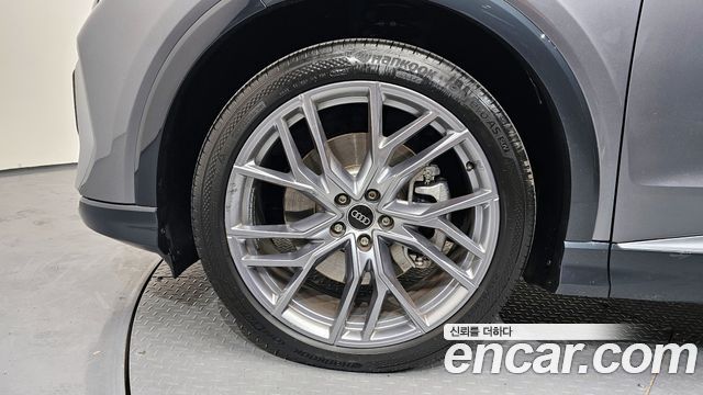 Audi Q4 e-tron 2025 — photo 5