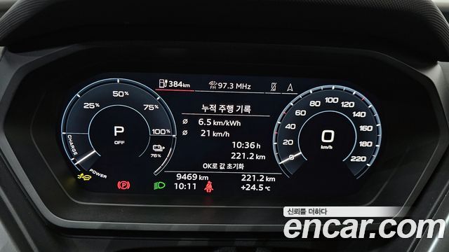 Audi Q4 e-tron 2025 — photo 8