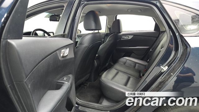 Kia K3 2022 — photo 12