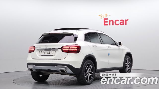 Mercedes-Benz GLA-Class 2018 — photo 2