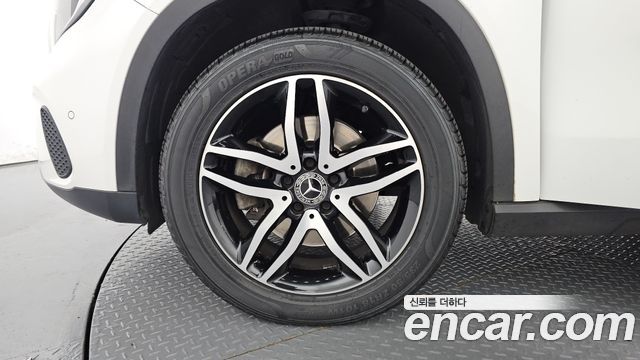 Mercedes-Benz GLA-Class 2018 — photo 5