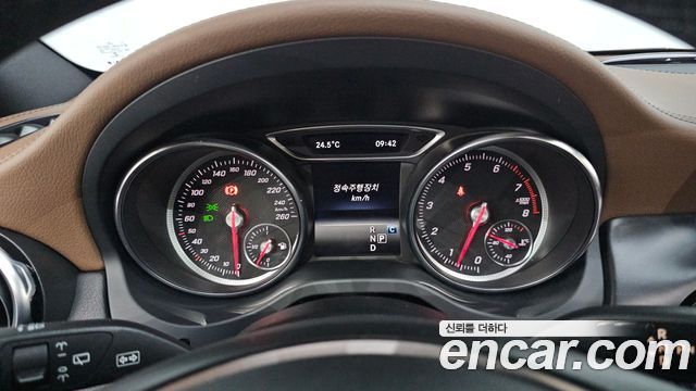Mercedes-Benz GLA-Class 2018 — photo 8