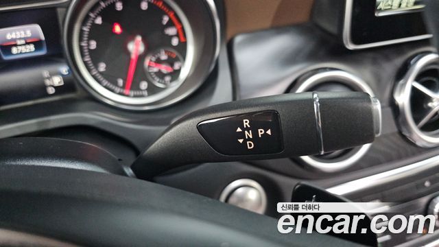 Mercedes-Benz GLA-Class 2018 — photo 9