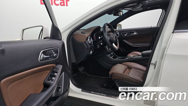 Mercedes-Benz GLA-Class 2018 — photo 10