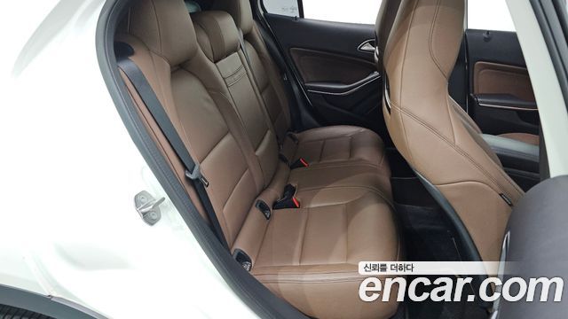 Mercedes-Benz GLA-Class 2018 — photo 12