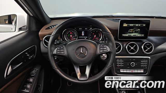 Mercedes-Benz GLA-Class 2018 — photo 13
