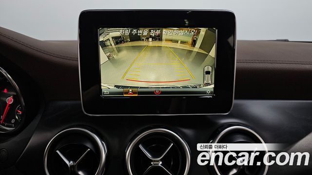 Mercedes-Benz GLA-Class 2018 — photo 15