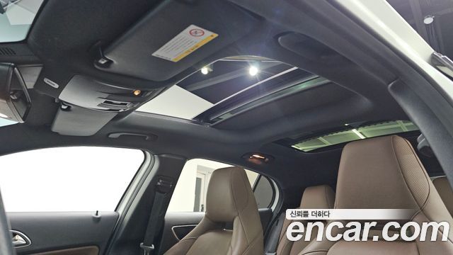 Mercedes-Benz GLA-Class 2018 — photo 19
