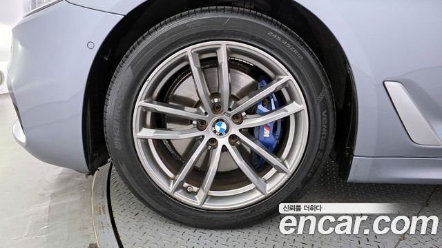 BMW 5-Series 2018 — photo 5