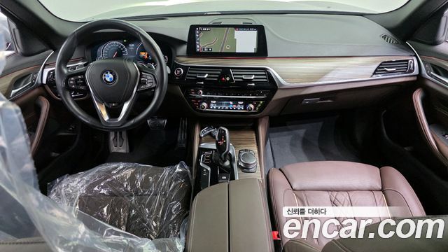 BMW 5-Series 2018 — photo 10