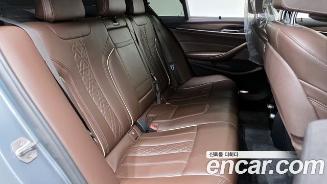 BMW 5-Series 2018 — photo 17