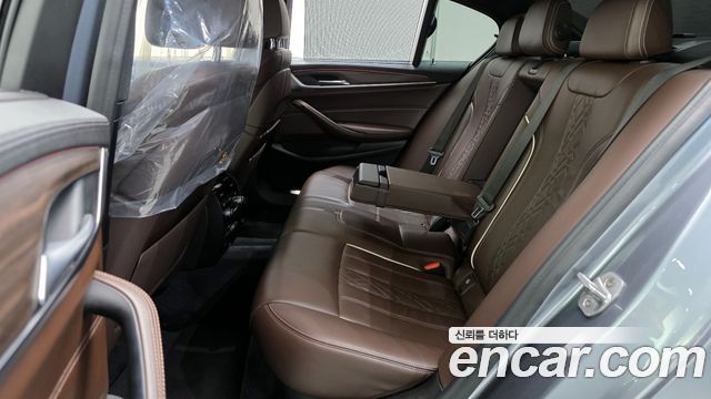 BMW 5-Series 2018 — photo 18