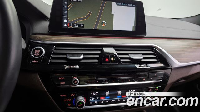 BMW 5-Series 2018 — photo 20
