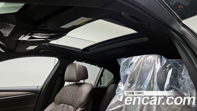 BMW 5-Series 2018 — photo 24