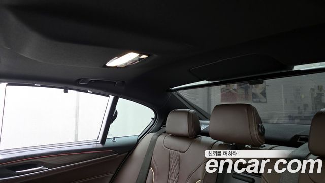 BMW 5-Series 2018 — photo 25