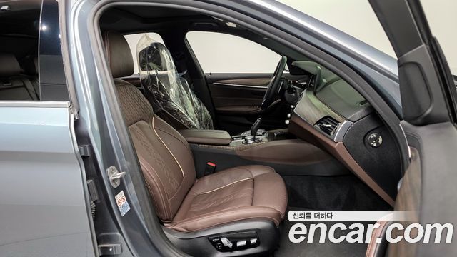 BMW 5-Series 2018 — photo 16