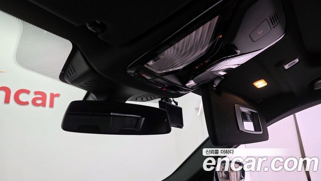 BMW 5-Series 2018 — photo 28