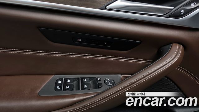 BMW 5-Series 2018 — photo 29
