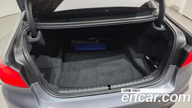BMW 5-Series 2018 — photo 31