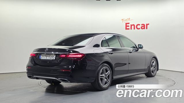 Mercedes-Benz E-Class 2023 — photo 2