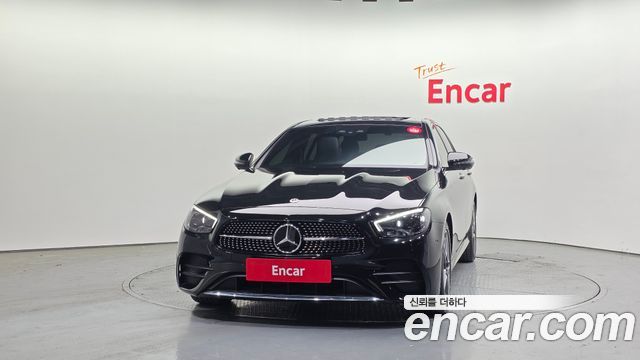 Mercedes-Benz E-Class 2023 — photo 3