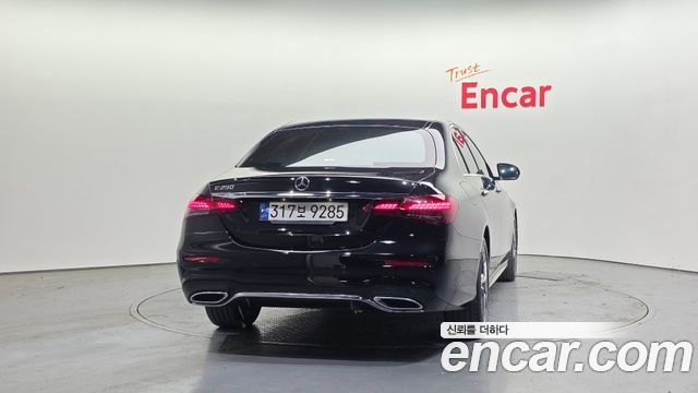 Mercedes-Benz E-Class 2023 — photo 4